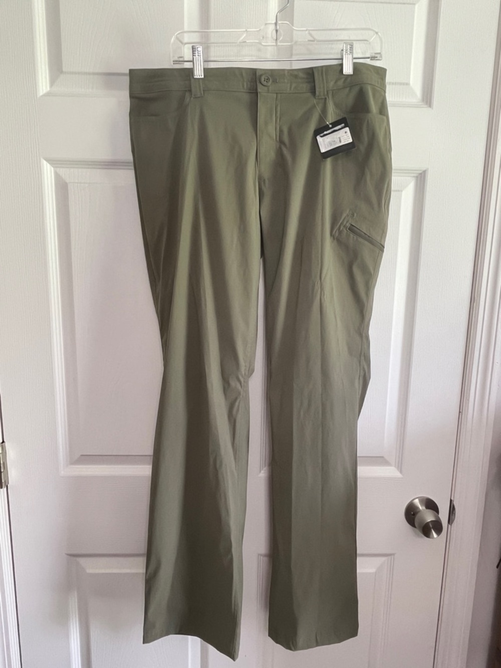 Women’s Eddie Bauer Rainier Pant
Size 14
